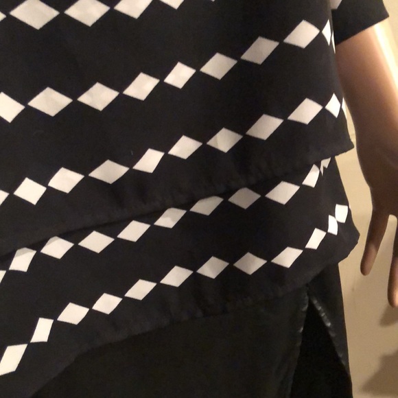 The Limited Diamond pattern blouse. Size M - Picture 4 of 6